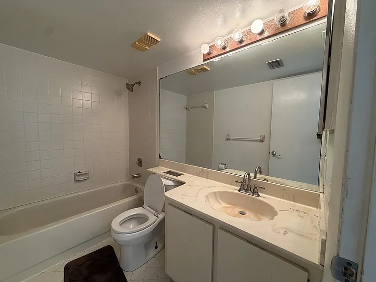 112 Lake Emerald Dr #203 — Photo 12