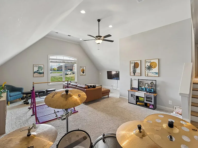 230 Amana Dr — Photo 19