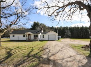 16840 Peach Ridge Ave, Kent City, MI 49330