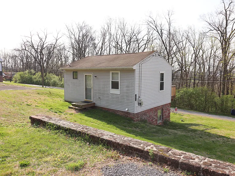350 Adamstown Rd #C — Photo 2