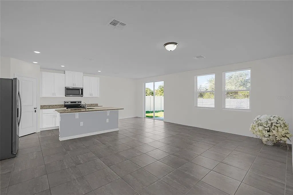 3 bed, 2.0 bath, 1491 sqft, $2,300 — Photo 3