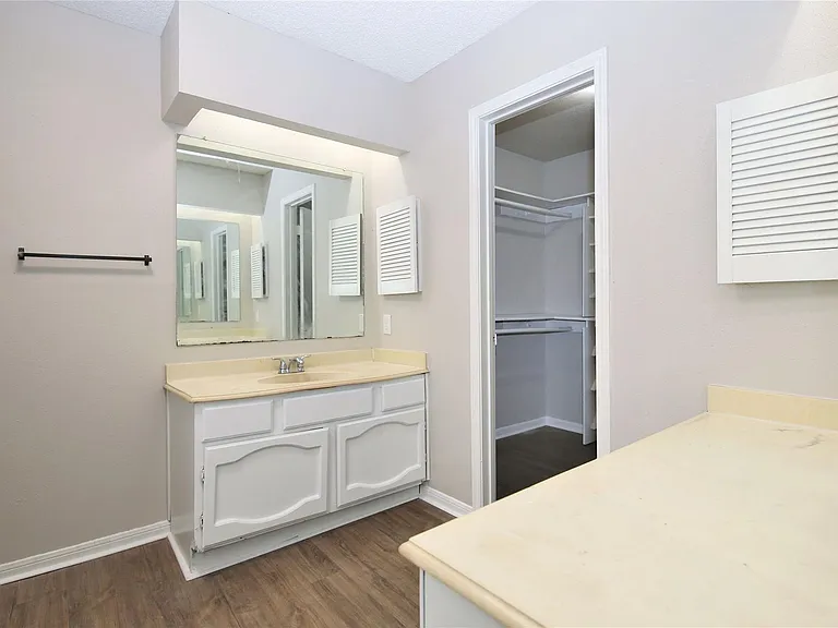 7814 Barnhill Dr — Photo 12
