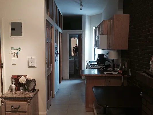 Rented by Chartwell Manhattan Realty | media 14