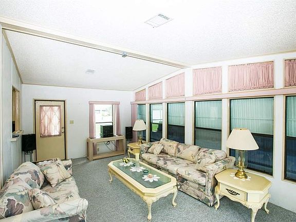2nd image of 1213 Barefoot Cir