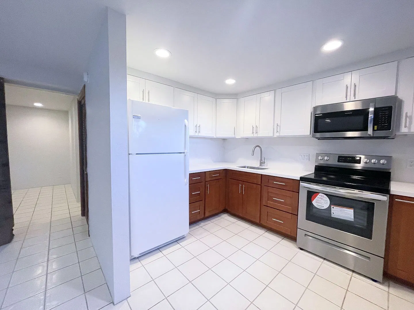 Spacious One Bedroom Studio Duplex — Photo 4