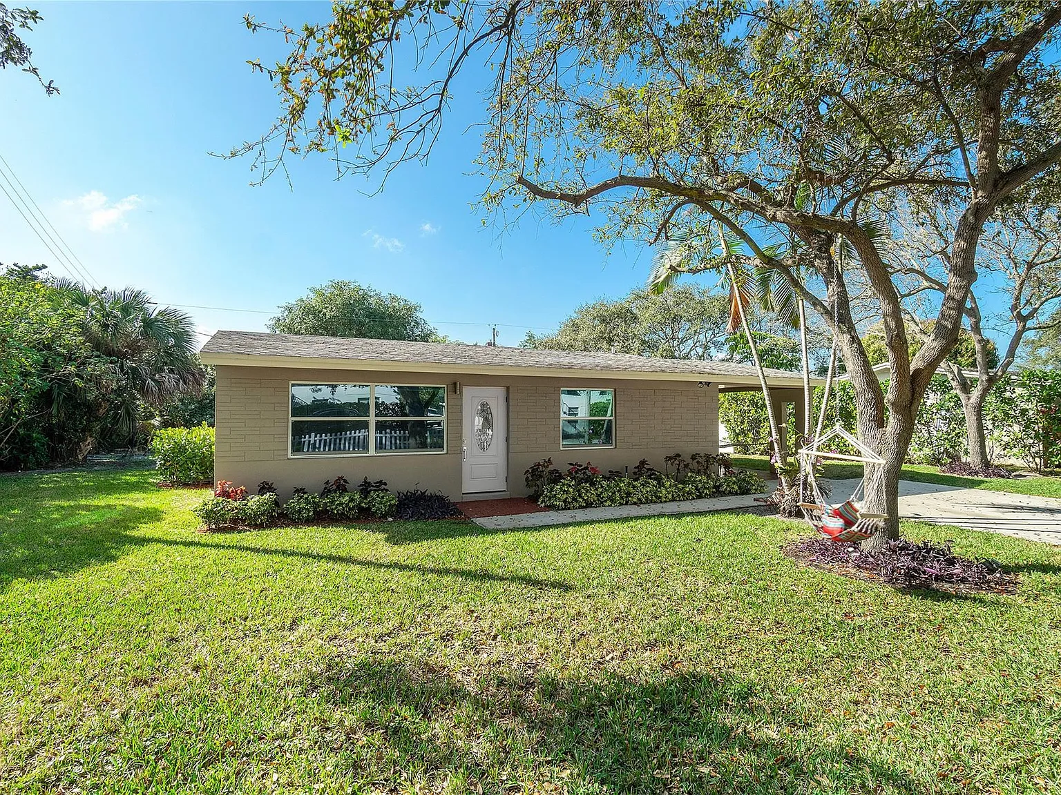 3 bed, 1.0 bath, 986 sqft, $3,300 — Photo 1