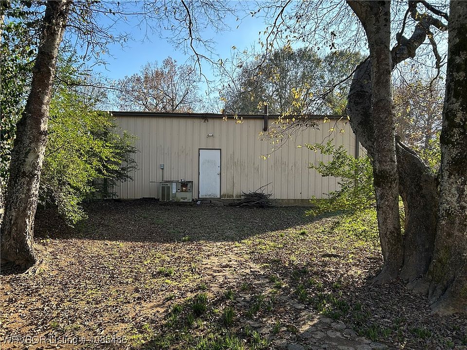2nd image of 407 Dogwood Loop