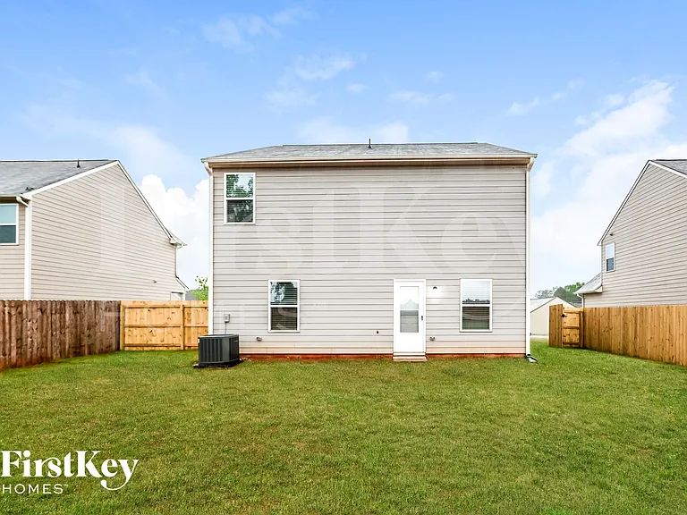 323 Darling Ln — Photo 16