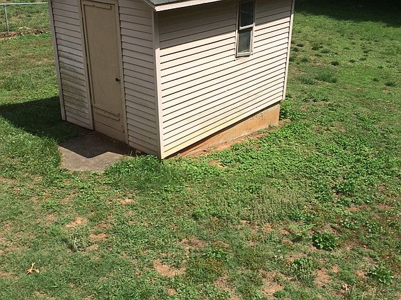 4th image of 401 Claudette Dr