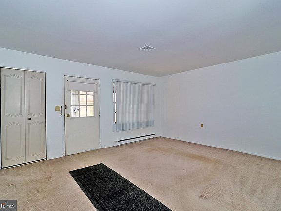 4th image of 1246B Hamilton Ct