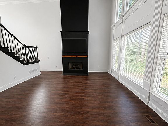 3rd image of 768 Laurel West Ln