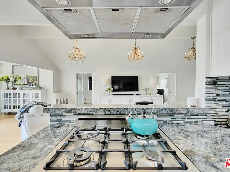 3966 Las Flores Canyon Rd — Photo 21