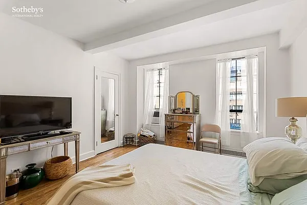 Rented by Sotheby's International Realty | media 10