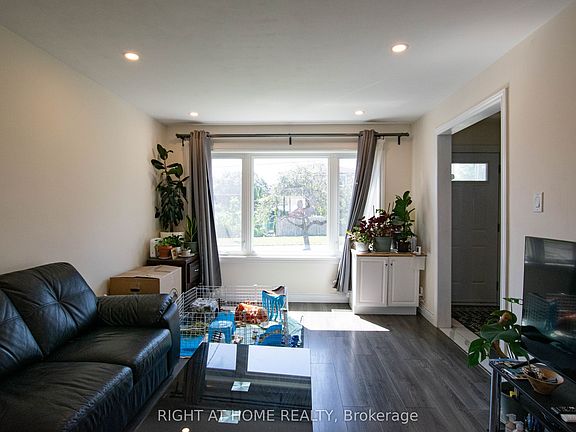 4th image of 32 Ellendale Dr