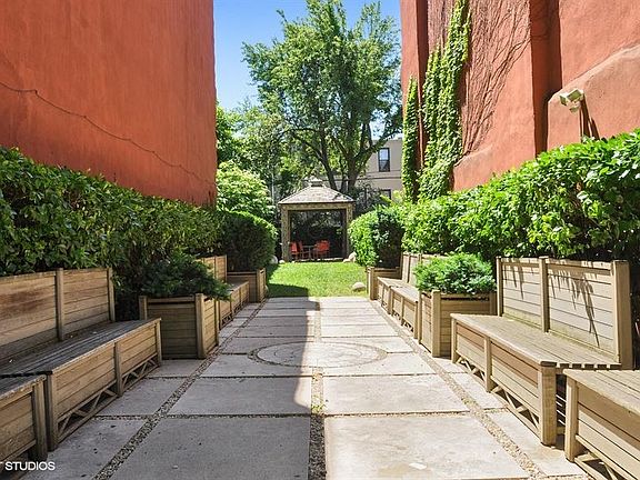 2nd image of 398 Hancock St #A