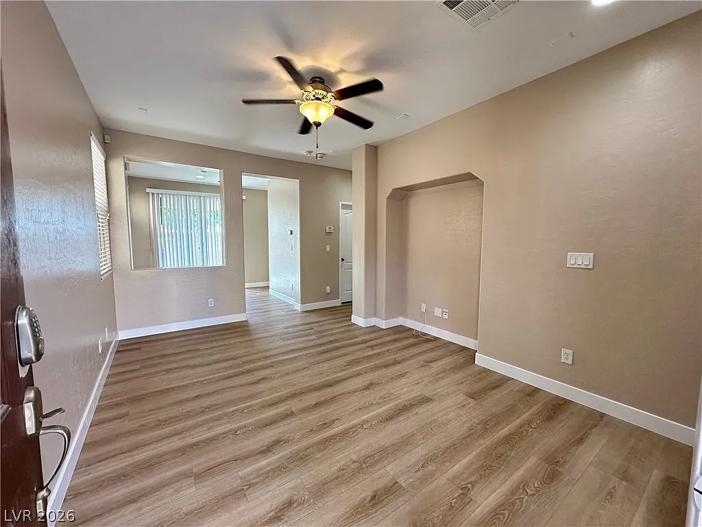 3 bed, 2.5 bath, 1317 sqft, $1,750 — Photo 3