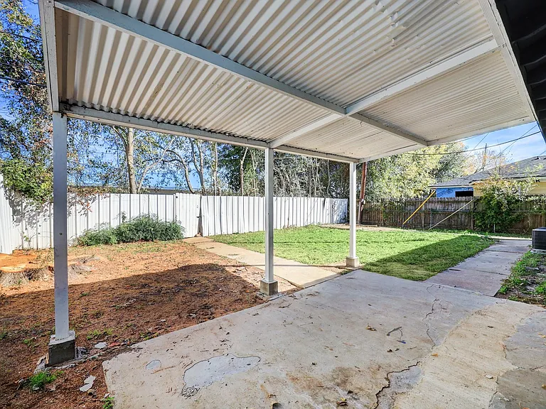2534 Roy Cir — Photo 16