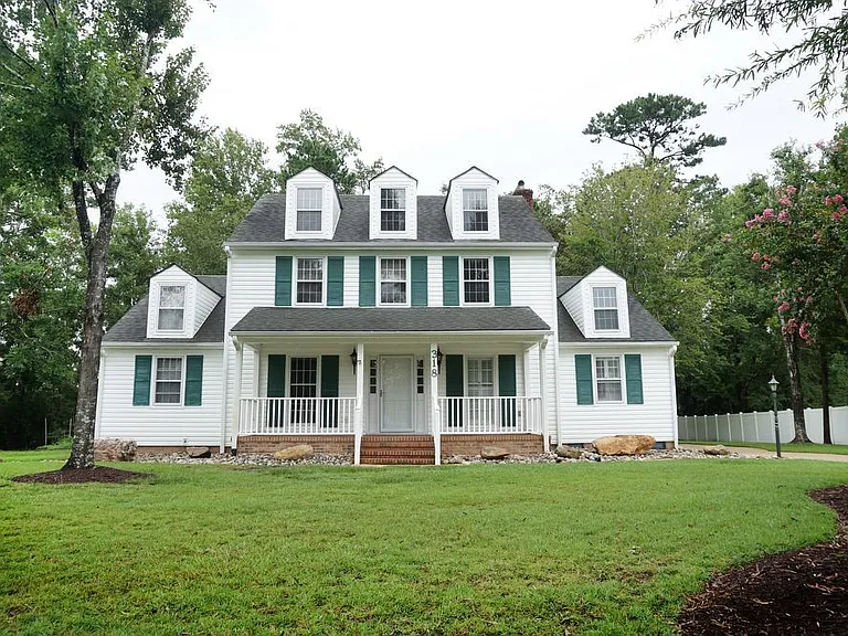 318 Foxhall Ct — Photo 1