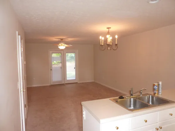 121 Perkins Pl, Seneca, SC 29678