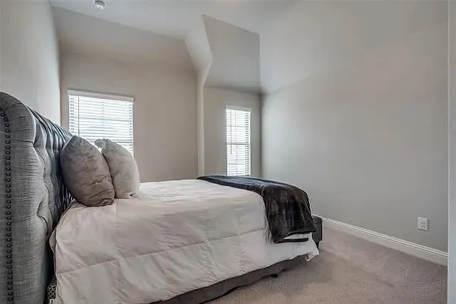 4211 Curtiss Dr — Photo 12