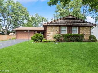 891 Holly Stone Ln, Buffalo Grove, IL 60089