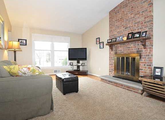 3rd image of 20 Killdeer Ln
