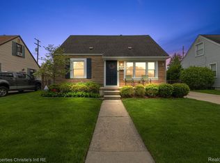 22928 Maxine St, Saint Clair Shores, MI 48080