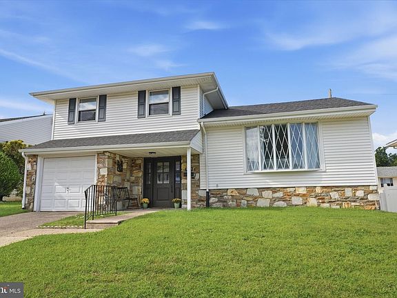 2nd image of 9703 Jeanes St