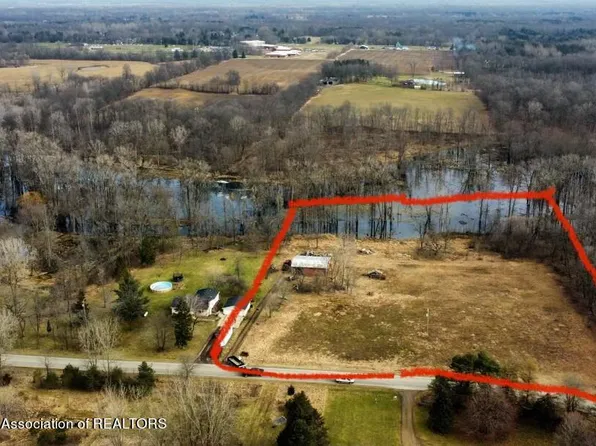 8283 Laingsburg Rd, Laingsburg, MI 48848