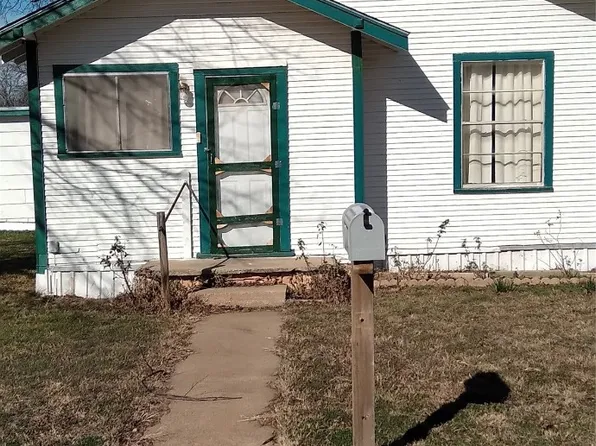 501 E 10th St, Coleman, TX 76834