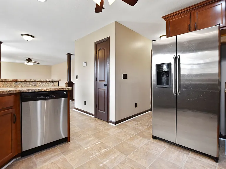 1240 Chinook Cir — Photo 14