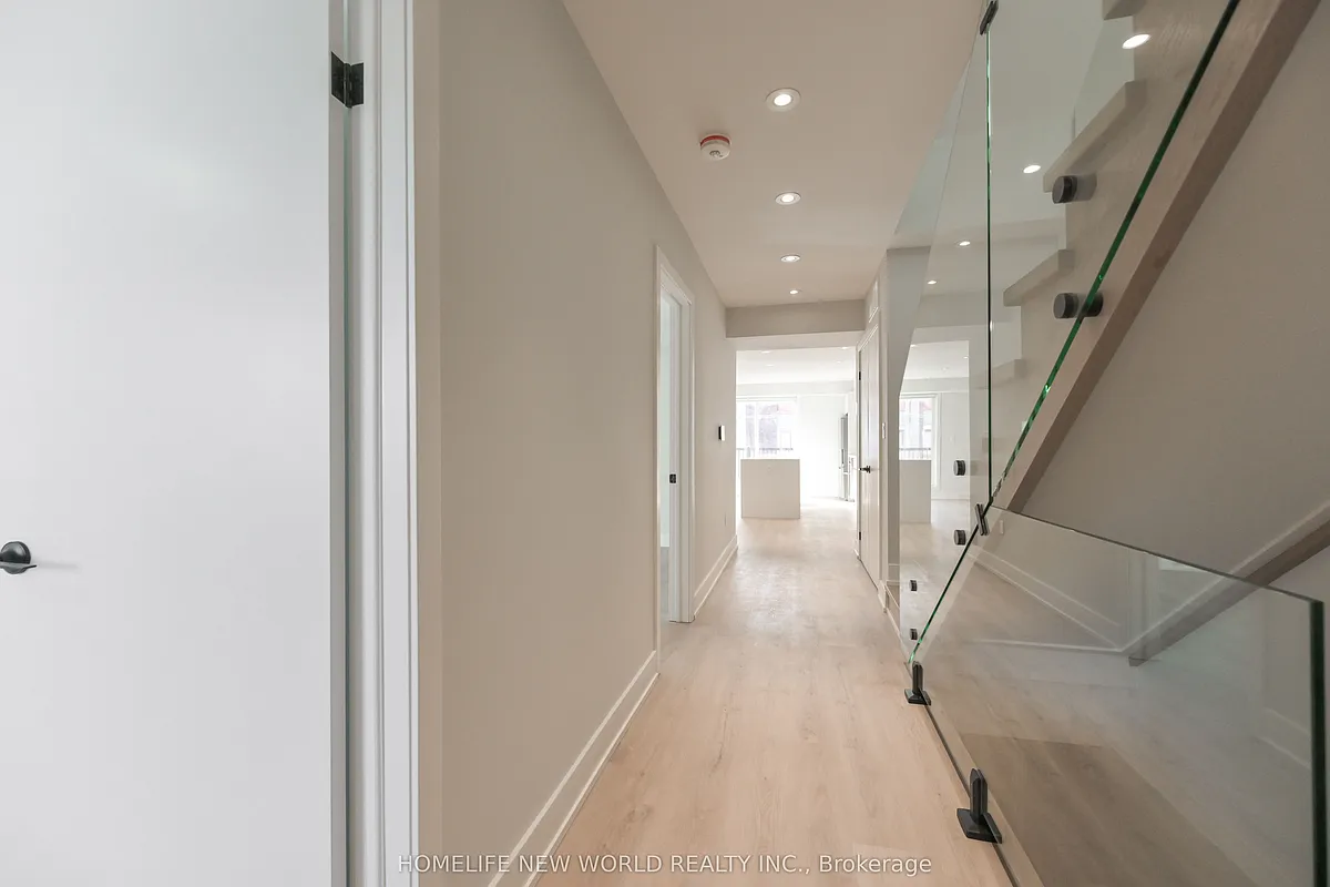 Building Photo - 997 Dufferin St #UPPER