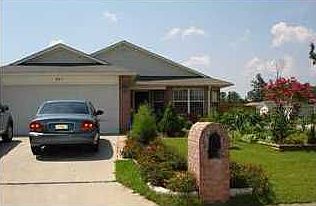 2nd image of 201 Leebeck Cir
