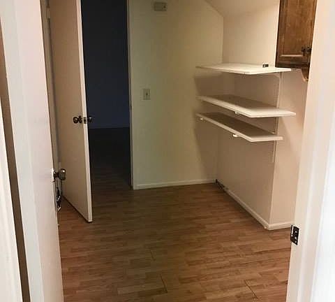 4th image of 205 E Newlove Dr APT B