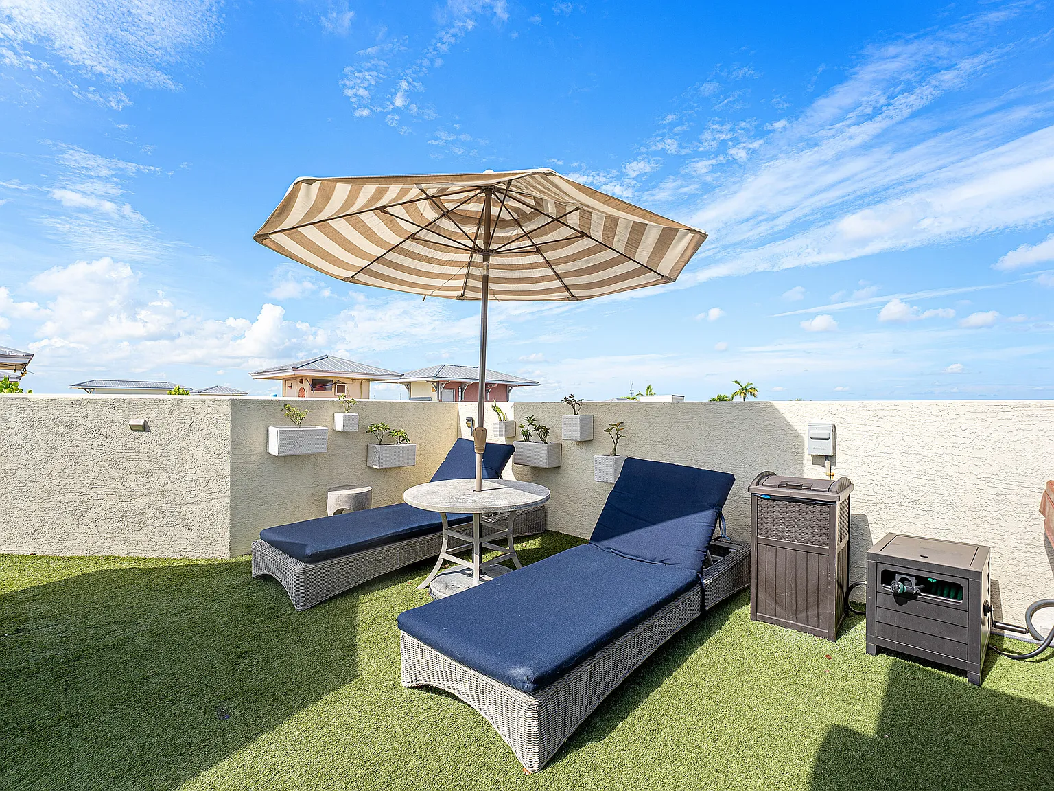 2 bed, 2.0 bath, 1400 sqft, $12,500 — Photo 1