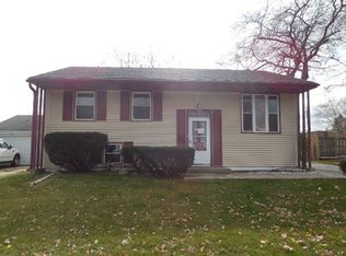 513 Robinhood Dr, Streamwood, IL 60107