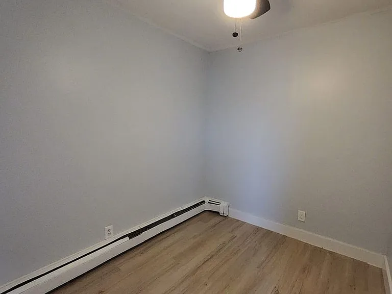 82-90 Wilson Pl — Photo 5
