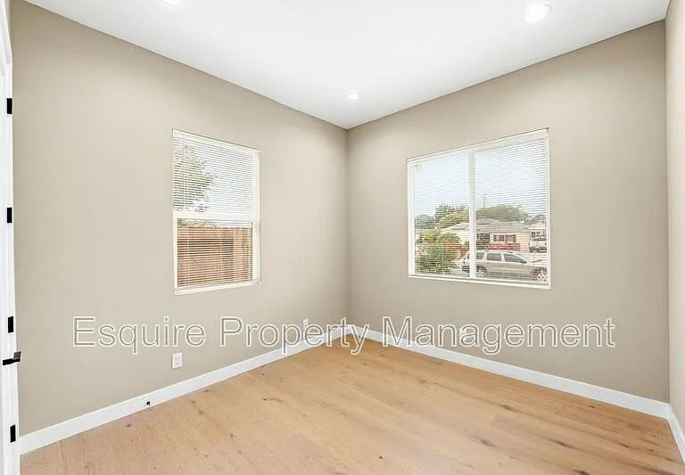 545 Carty Dr — Photo 18