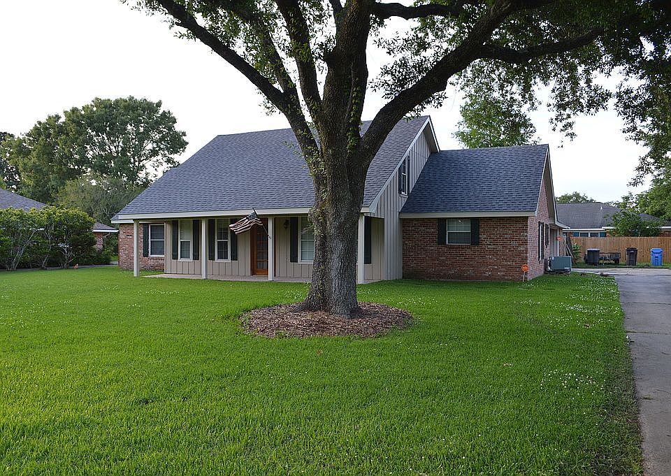 1st image of 3925 Bayou Blvd