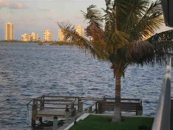 100 Lehane Ter APT 26, North Palm Beach, FL 33408