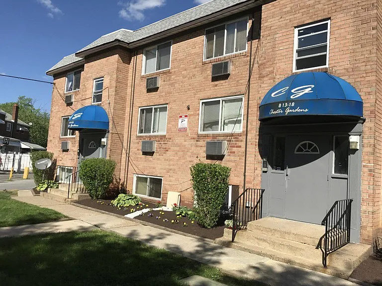 Renshaw Apartments — Photo 2
