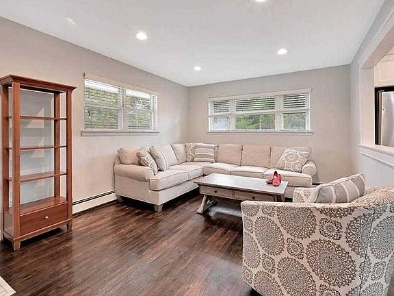 3rd image of 37 Belmont Dr