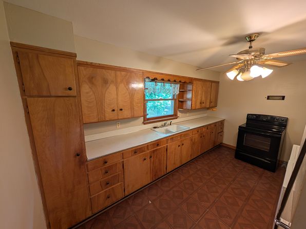 206 3rd Ave E