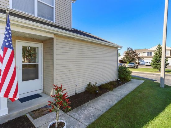 1400 Hunters Ridge DRIVE #20, Genoa City, WI 53128