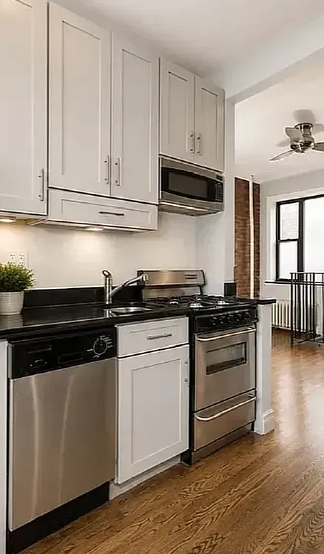 438 West 52nd Street — Photo 3