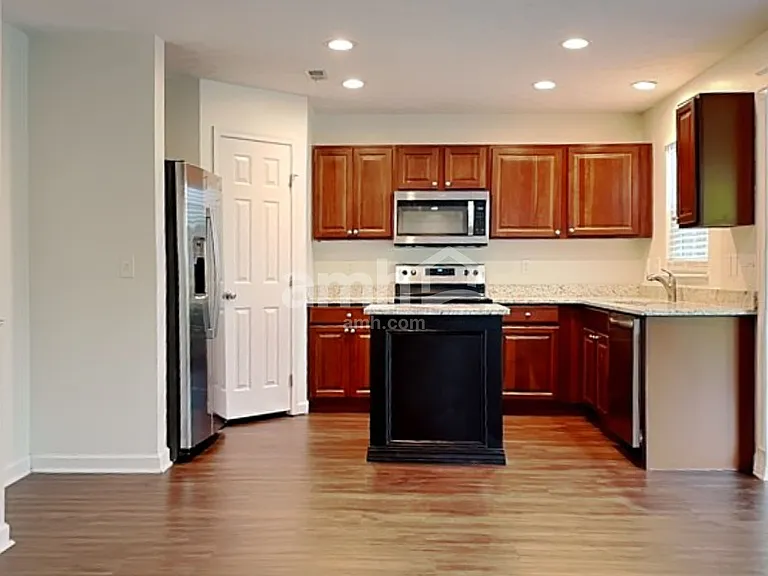 156 Haverstraw Pl — Photo 3