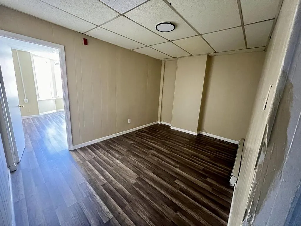 2095 Bridge St — Photo 3