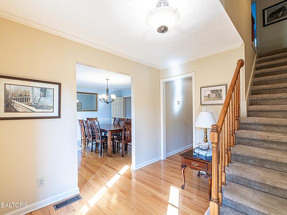 3rd image of 327 Sundown Rd