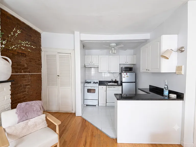 4 Milligan Pl #2F — Photo 3