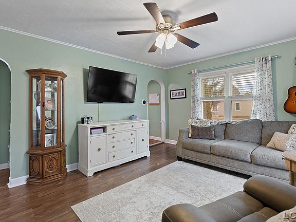 5th image of 2090 Richards St